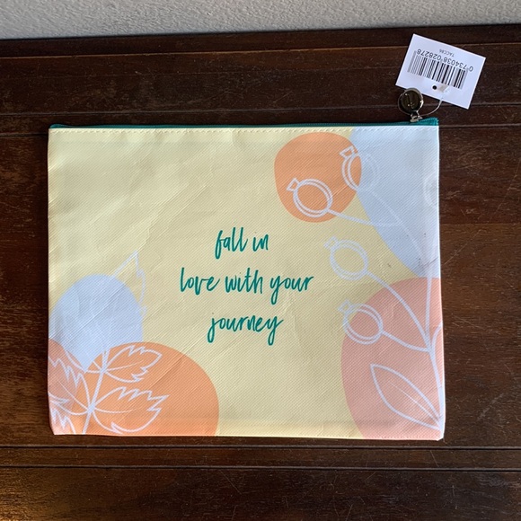 NWT Thrive Cosmetics Zipper Bag *2 for $5* - Picture 2 of 5